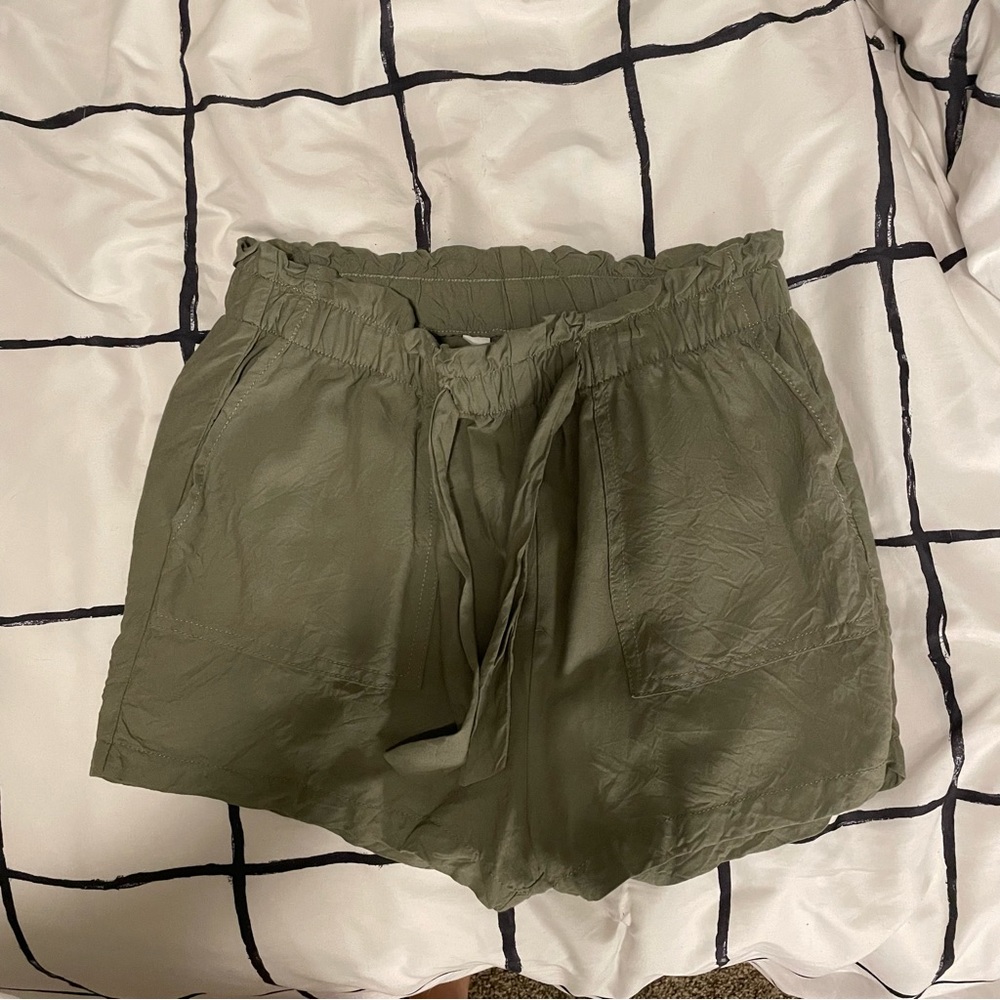 Green H&M shorts